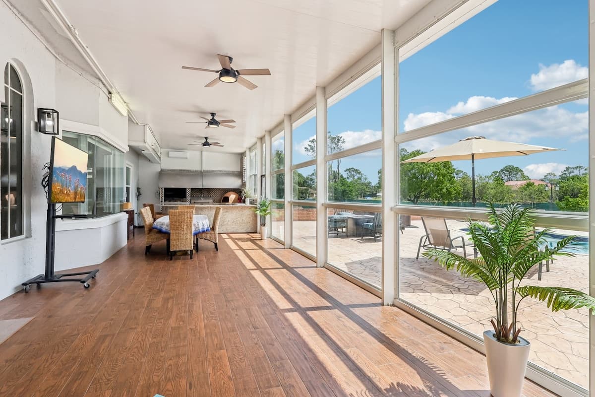 West Palm Beach Vacation Home monthly rental - private pool and backyard